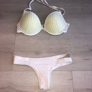 Victoria secrets bikini 👙